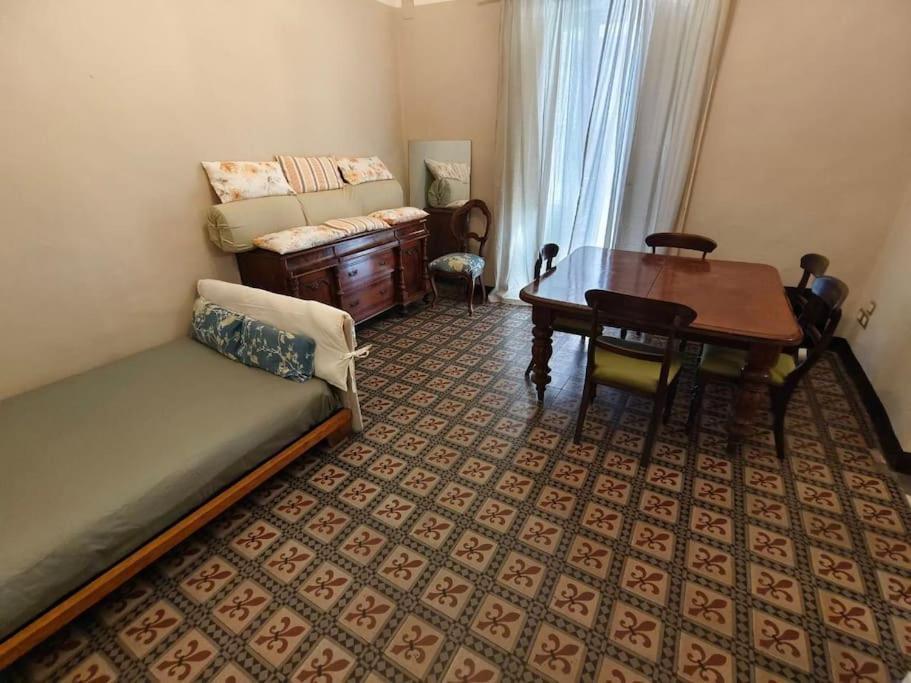 Retroetnea - Appartamento In Centro Storico - Con Camere Comunicanti كاتانيا المظهر الخارجي الصورة