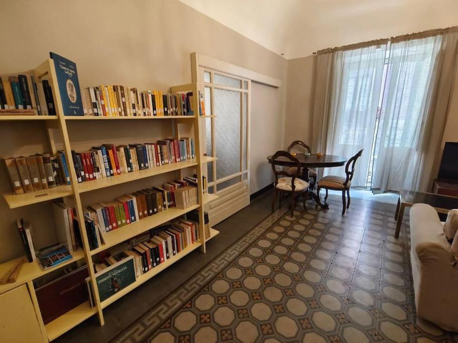 Retroetnea - Appartamento In Centro Storico - Con Camere Comunicanti كاتانيا المظهر الخارجي الصورة
