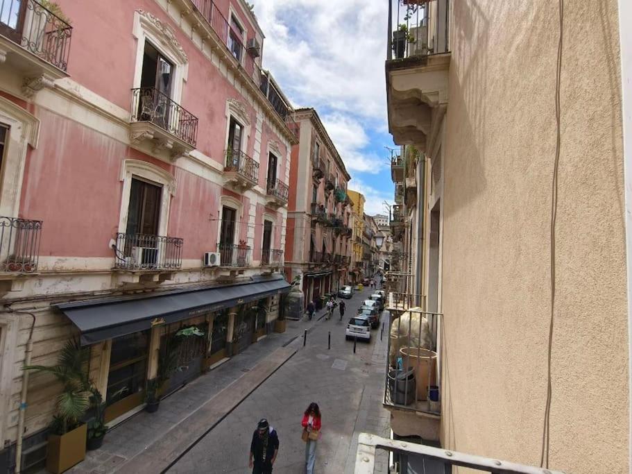 Retroetnea - Appartamento In Centro Storico - Con Camere Comunicanti كاتانيا المظهر الخارجي الصورة